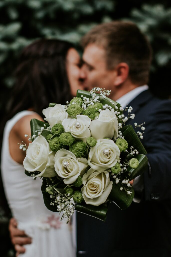 Do Ukrainian women dream of marriage? Of course they do! | Ukrainian-ladies photo, wedding.