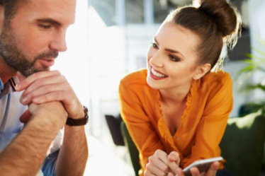 Знаки мови тіла, що виявляють привабливість та інтерес