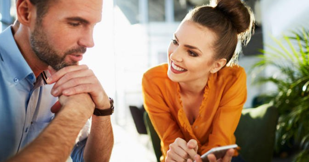 Знаки мови тіла, що виявляють привабливість та інтерес